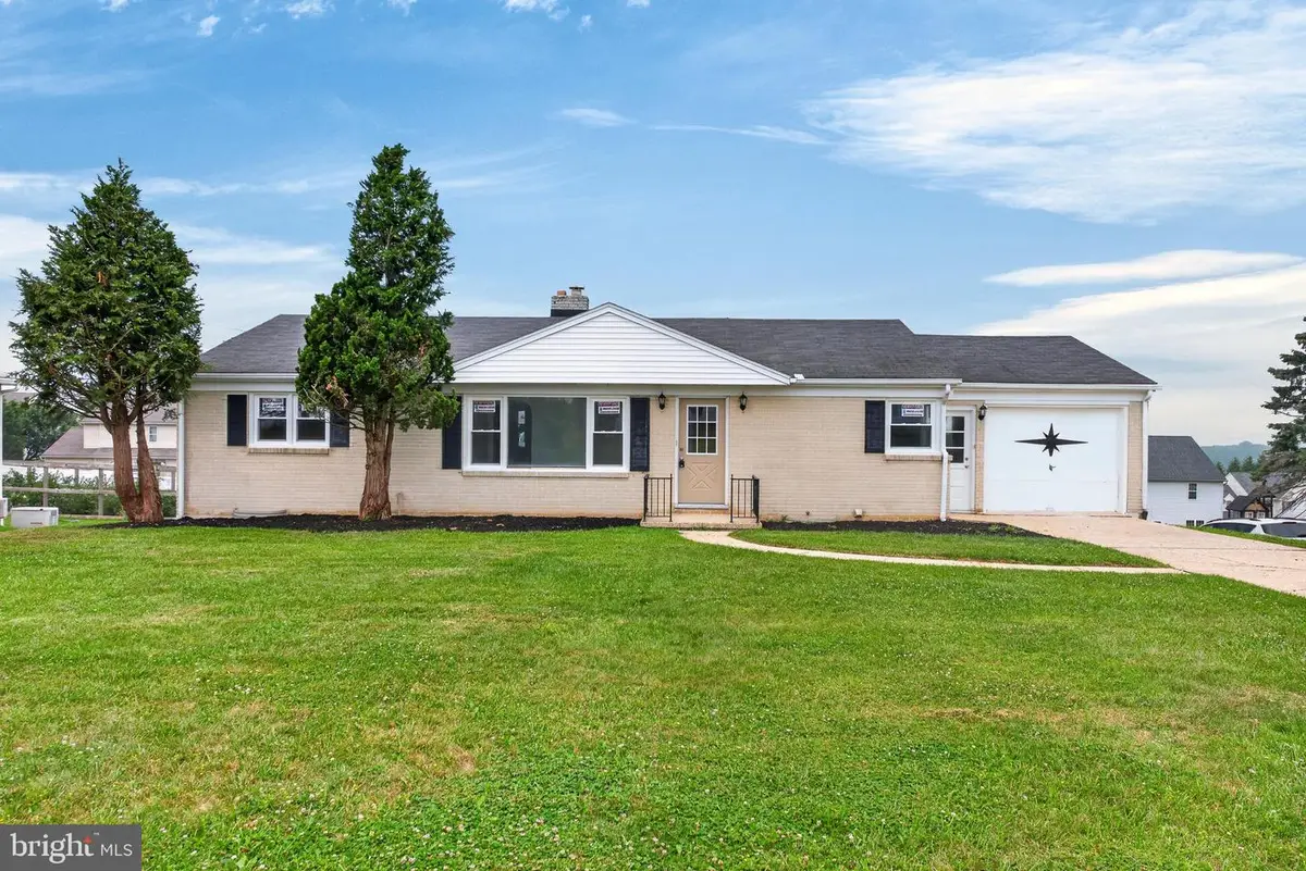 385 Manor Rd, Red Lion, PA 17356 - #1