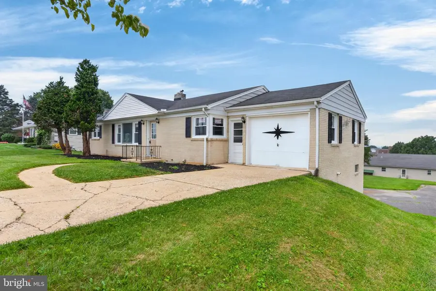 385 Manor Rd, Red Lion, PA 17356 - #2