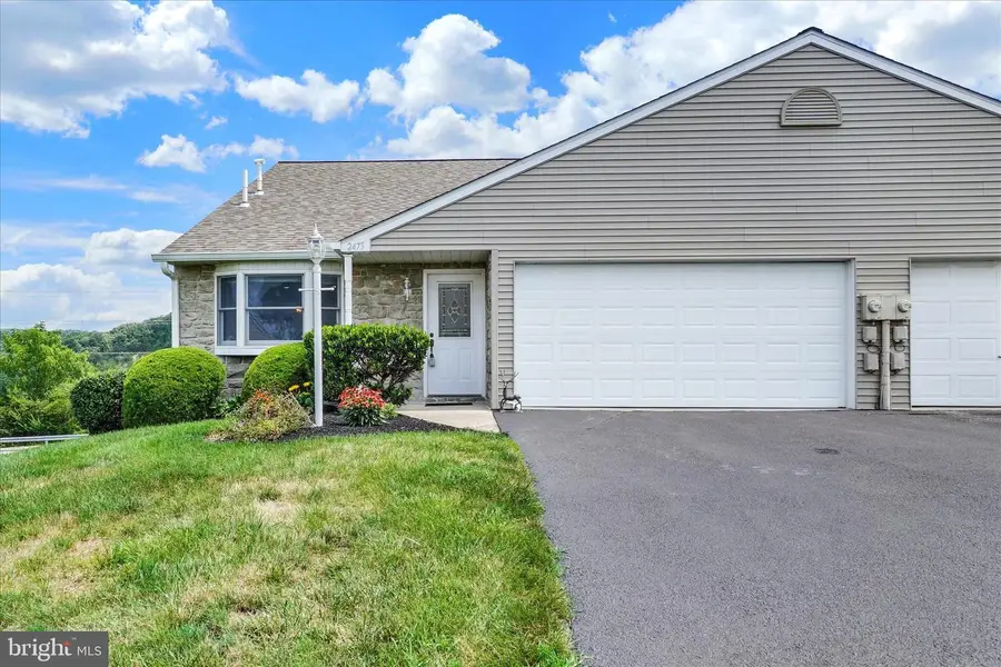 2475 Pin Oak Dr #64, York, PA 17406 - #2