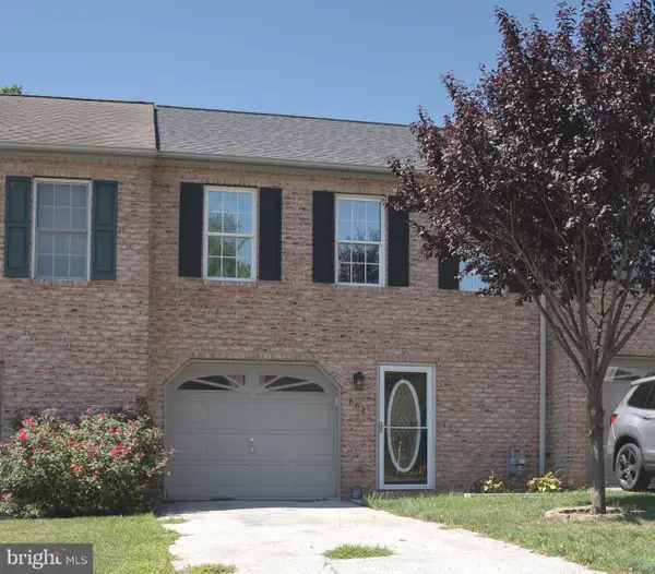 661 Hartman Ave, HANOVER, PA 17331