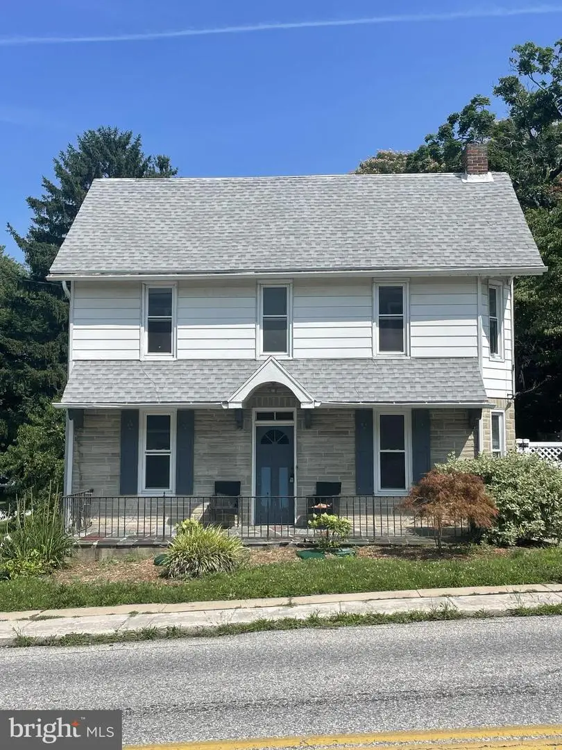 9 W Pennsylvania Ave, Stewartstown, PA 17363 - #1