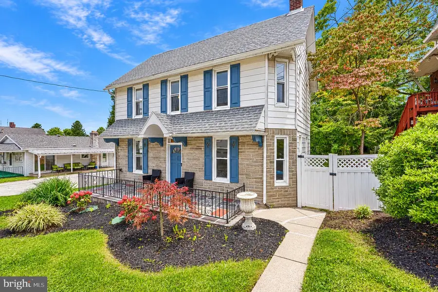 9 W Pennsylvania Ave, Stewartstown, PA 17363 - #2