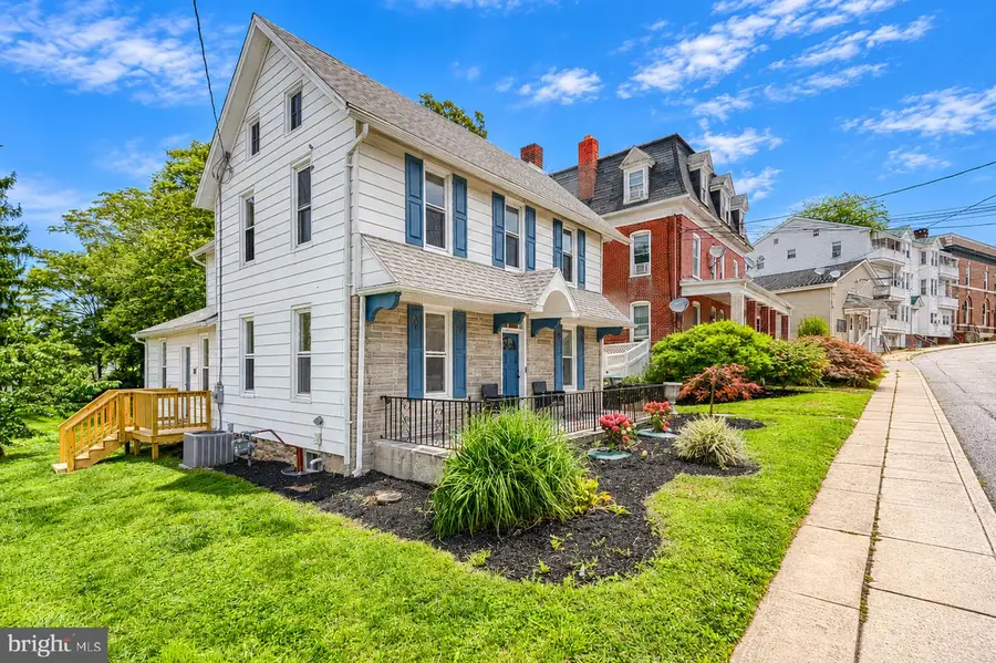 9 W Pennsylvania Ave, Stewartstown, PA 17363 - #3