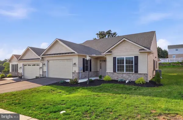 620 Bluff Stone Dr, YORK, PA 17402