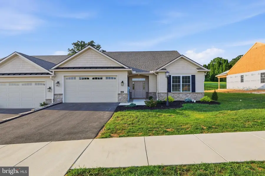 620 Bluff Stone Dr, York, PA 17402 - #2