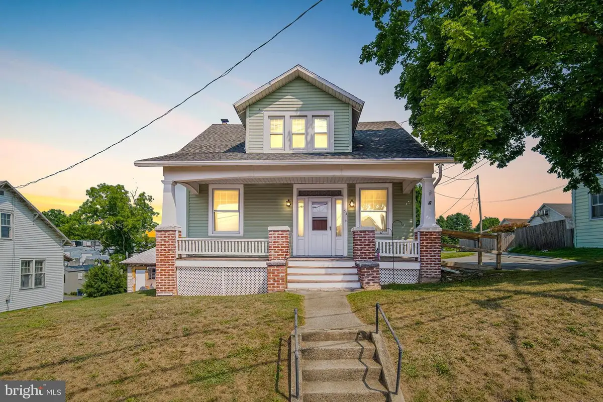 33 W Maple St, East Prospect, PA 17317 - #1