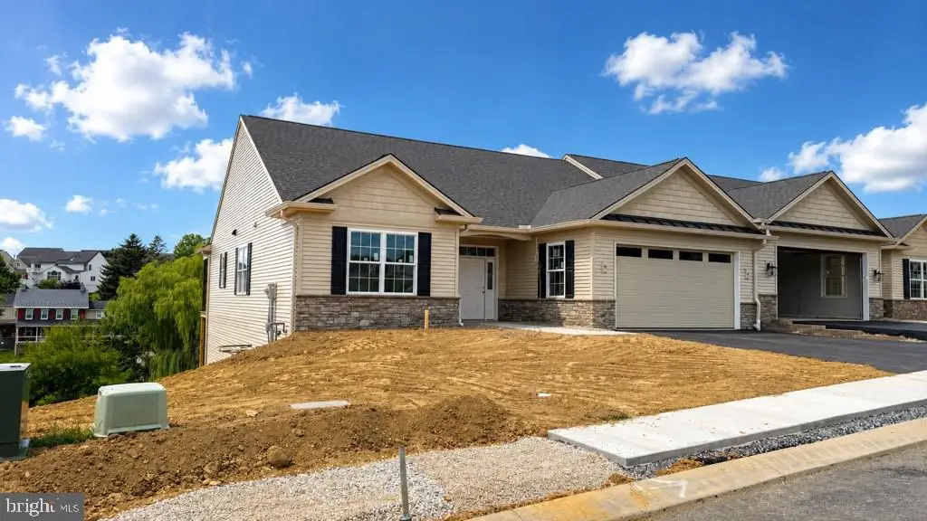 424 Ledge Rock Dr #18, York, PA 17402 - #1