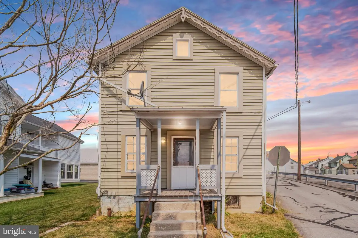 5 W Maple St, East Prospect, PA 17317 - #1