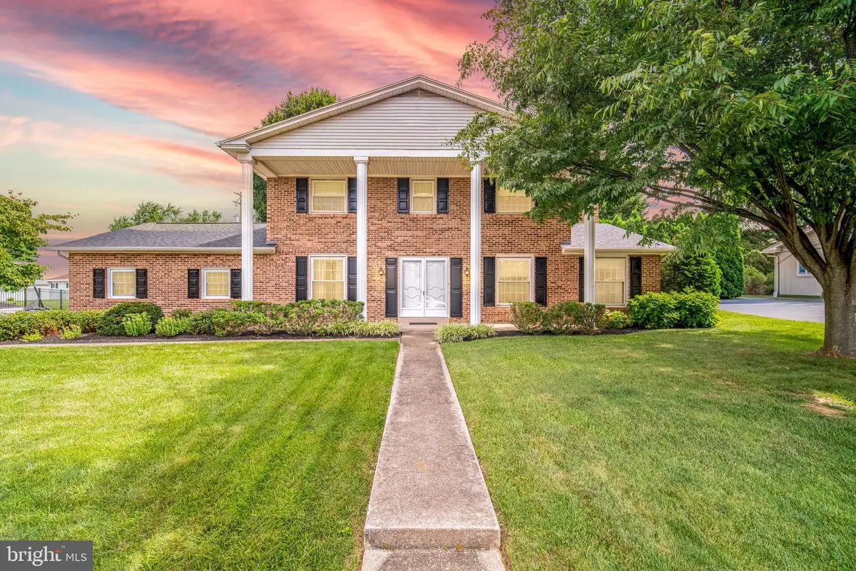 425 Meridian Ln, York, PA 17402 - #1