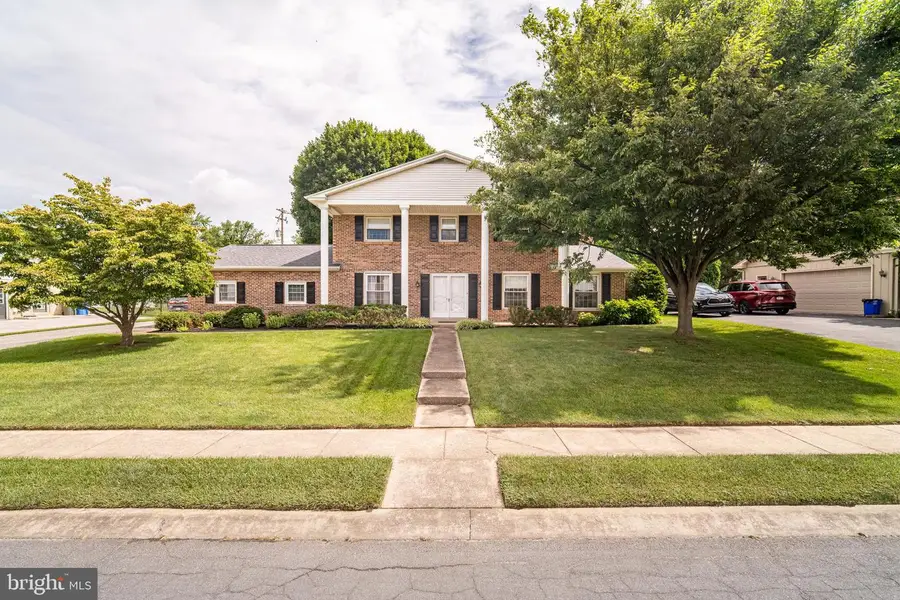 425 Meridian Ln, York, PA 17402 - #2