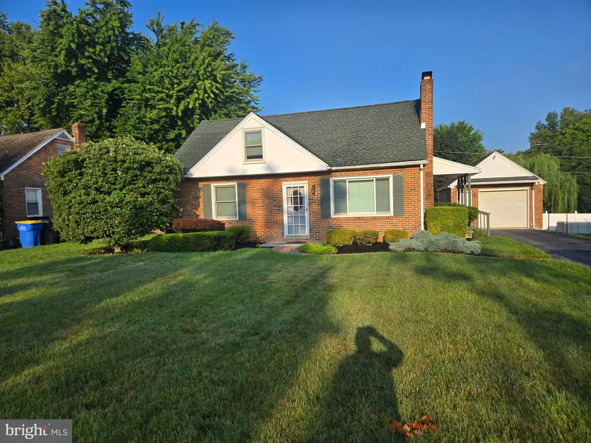 220 Edgewood Rd, York, PA 17402 - #1