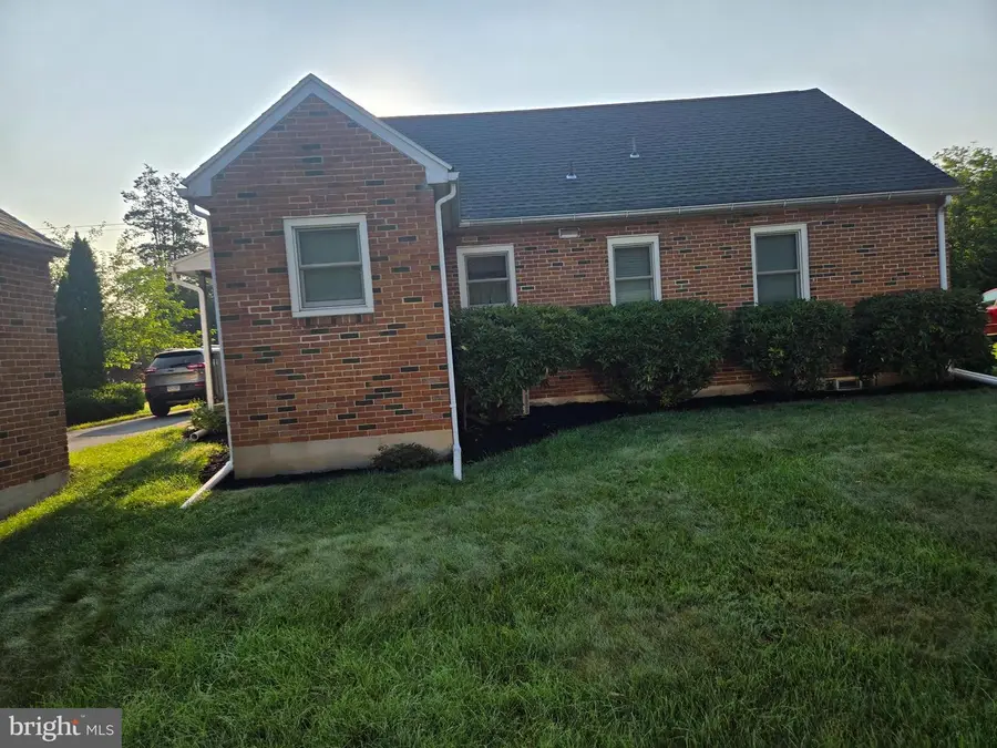 220 Edgewood Rd, York, PA 17402 - #2