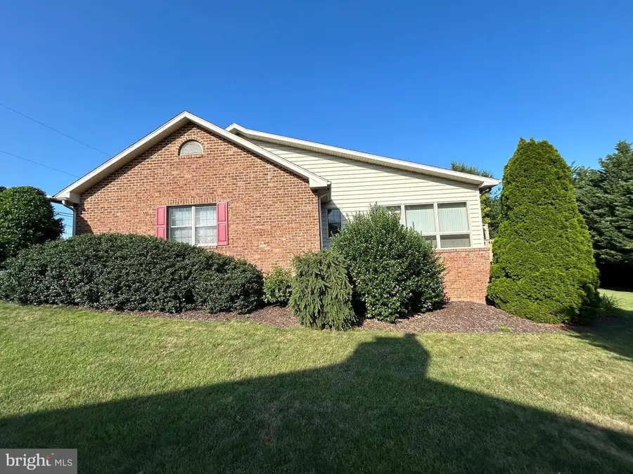 49 Hillside Rd, Hanover, PA 17331 - #3