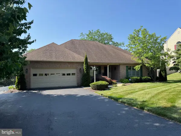 1022 Woodridge Rd, RED LION, PA 17356