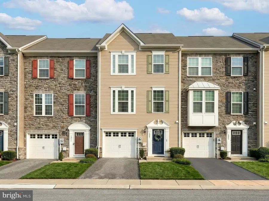 1247 Rannoch Ln, York, PA 17403 - #3