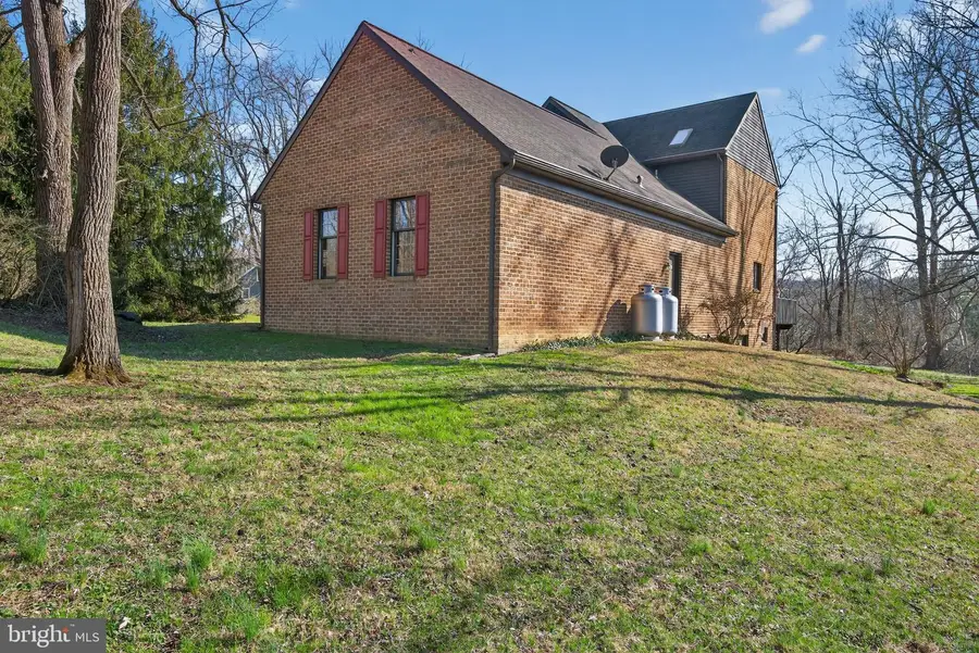 210 Kelly Ln, York, PA 17406 - #2