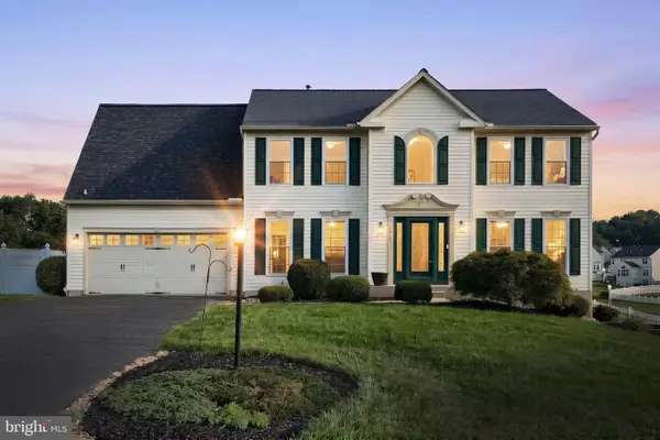 1915 Oak Hills Dr, HANOVER, PA 17331