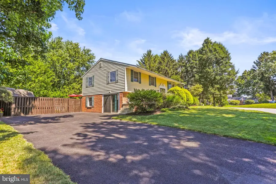 90 Crosswind Dr, Shrewsbury, PA 17361 - #3
