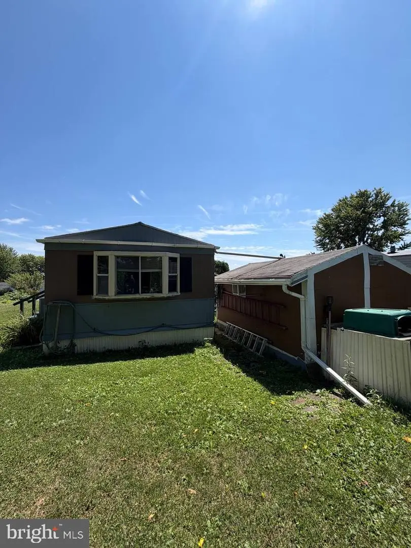 427 Waldorf Dr, York, PA 17404 - #1