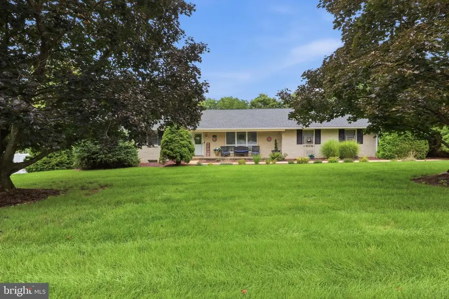 11 Springwood Ave, Stewartstown, PA 17363 - #2