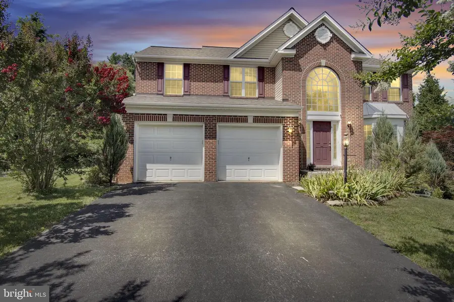 665 Clydesdale Dr, York, PA 17402 - #2