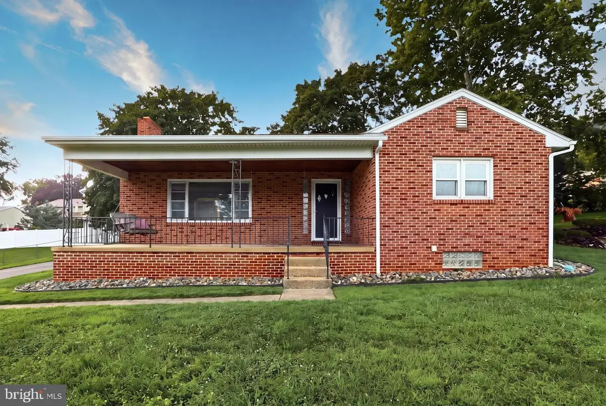 520 Woodland View Dr, York, PA 17406 - #1
