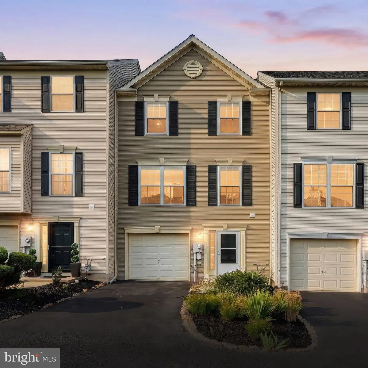 266 Country Ridge Dr, Red Lion, PA 17356 - #1