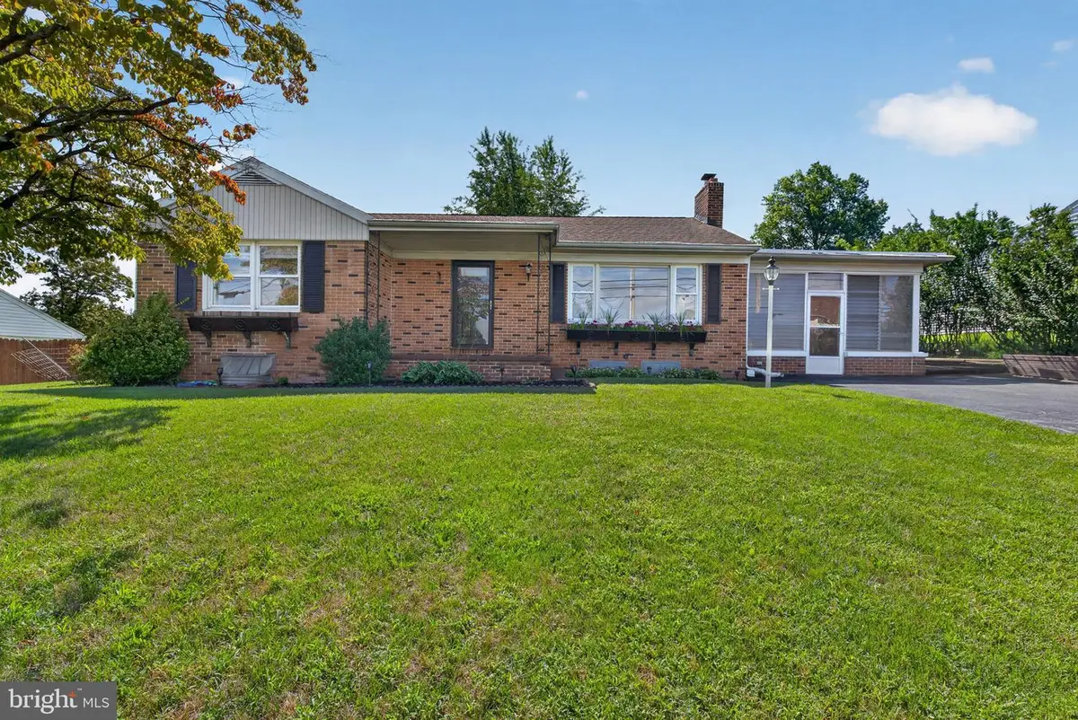 570 Manor Rd, Windsor, PA 17366 - #1
