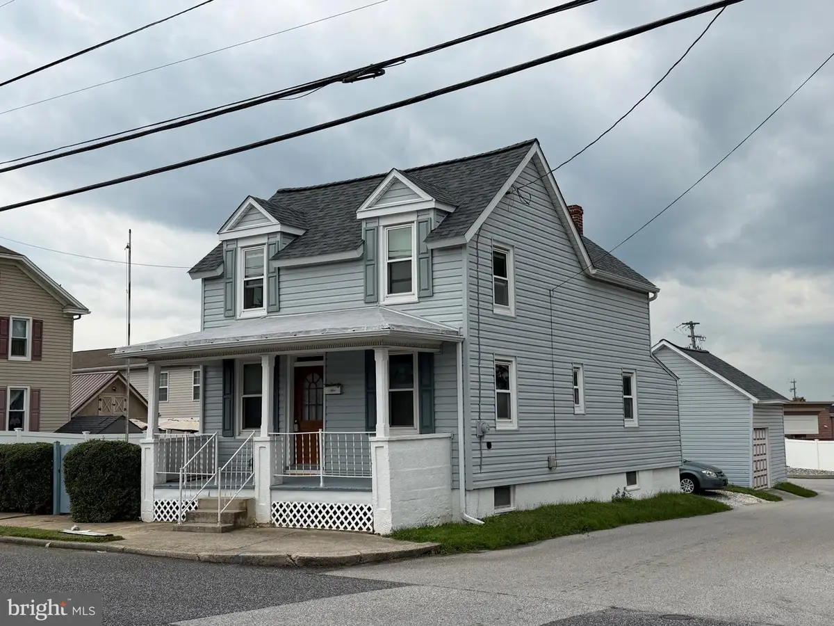 9 Allegheny Ave, Hanover, PA 17331 - #1