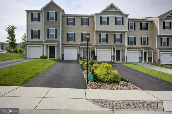 82 Ayrshire Dr, HANOVER, PA 17331