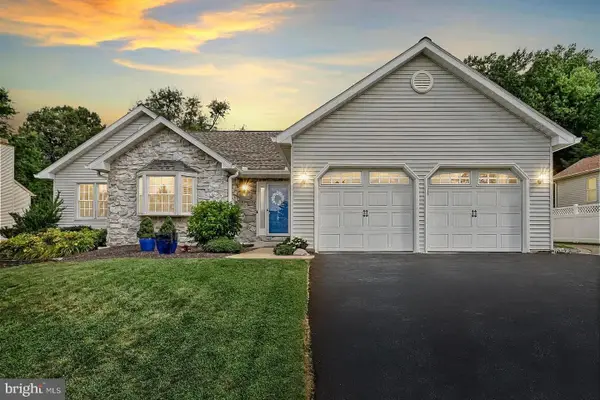 3349 Overview Dr, YORK, PA 17406