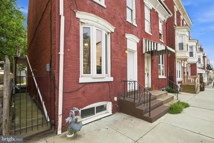 121 S West St, York, PA 17401 - #3
