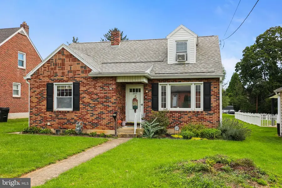 209 N Forrest St, York, PA 17404 - #3