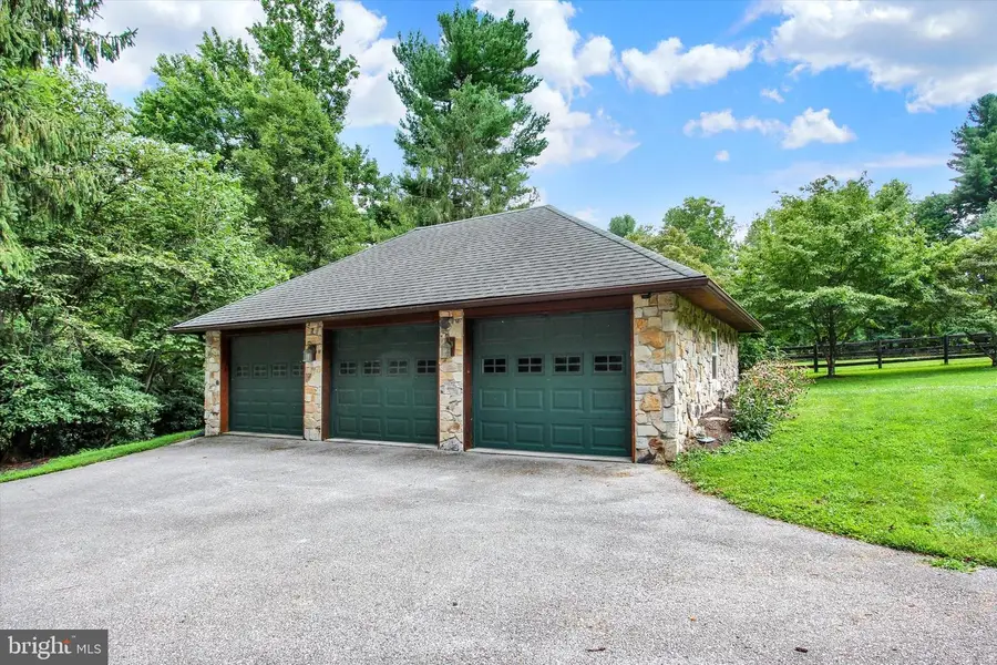 5318 Bentz Rd, Spring Grove, PA 17362 - #2