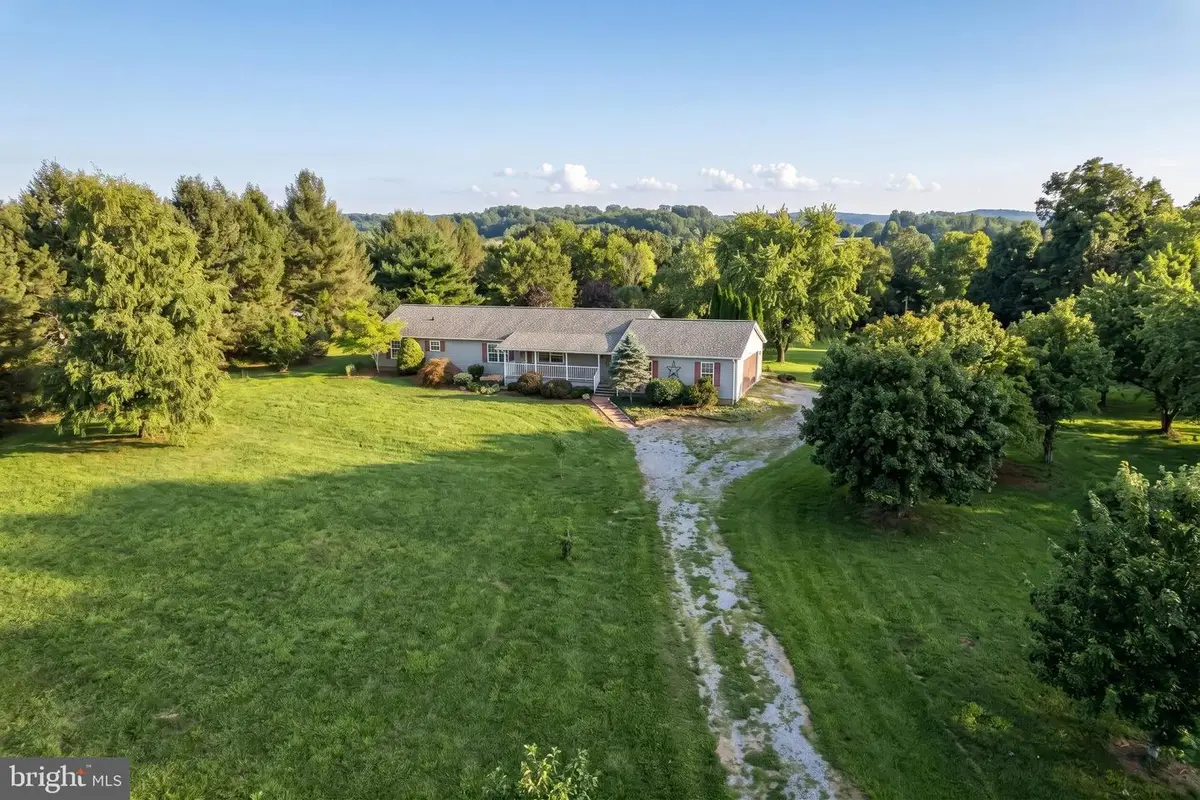 4782 E Berlin Rd, Thomasville, PA 17364 - #1