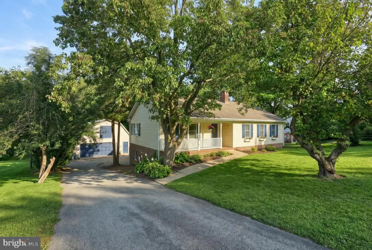 208 Troy Rd, Dallastown, PA 17313 - #1