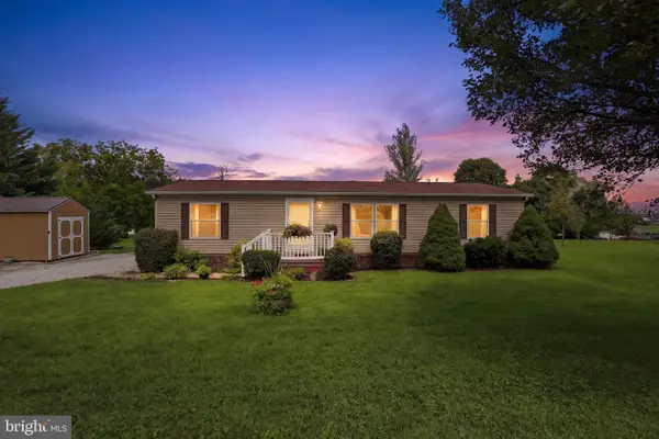 13 Crest Hill Ln, RED LION, PA 17356