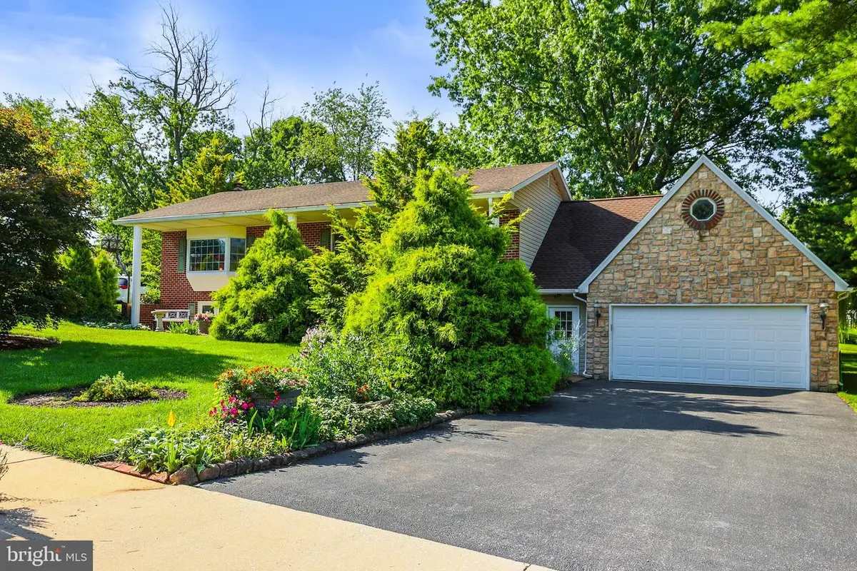 4149 Robinhood Dr, York, PA 17408 - #1