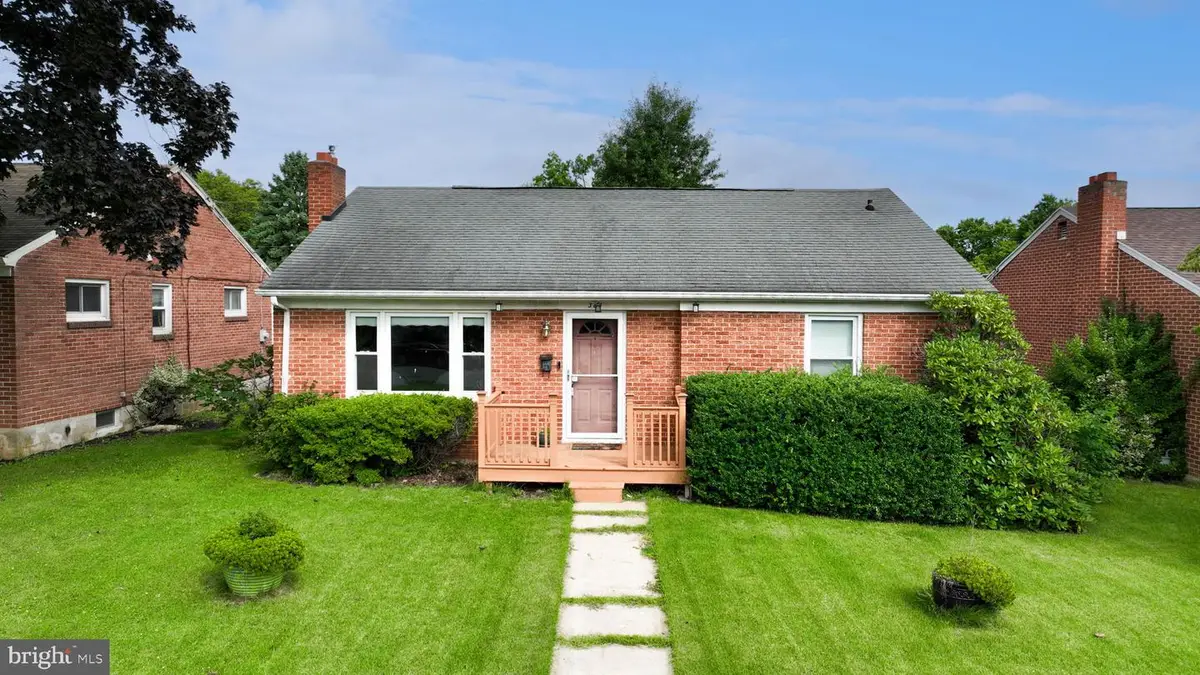 361 E Springettsbury Ave, York, PA 17403 - #1