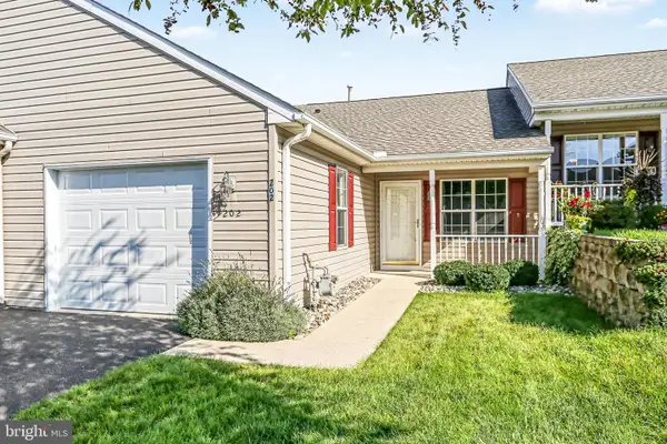202 Equine Cv, RED LION, PA 17356