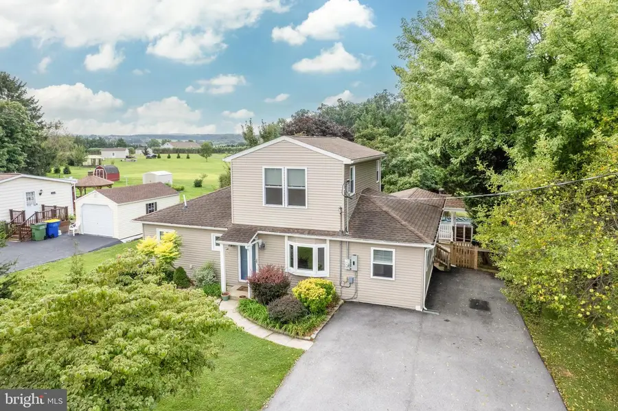 416 Fairview Dr, Hanover, PA 17331 - #2