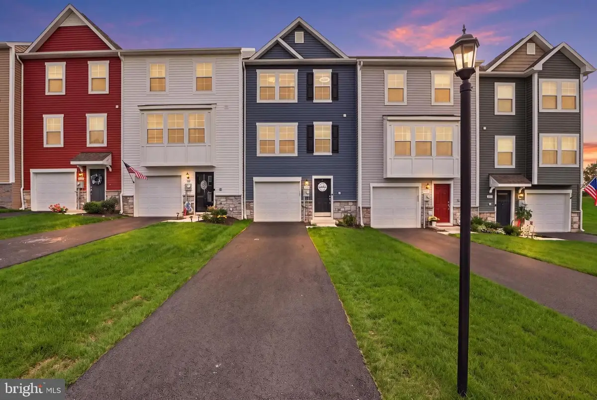 165 Homestead Dr, Hanover, PA 17331 - #1