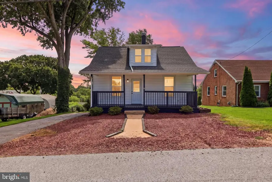 38 W Pennsylvania Ave, Stewartstown, PA 17363 - #2