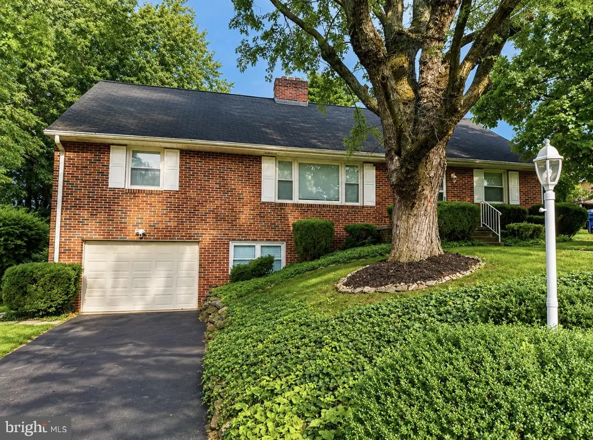 1039 Midland Ave, York, PA 17403 - #1