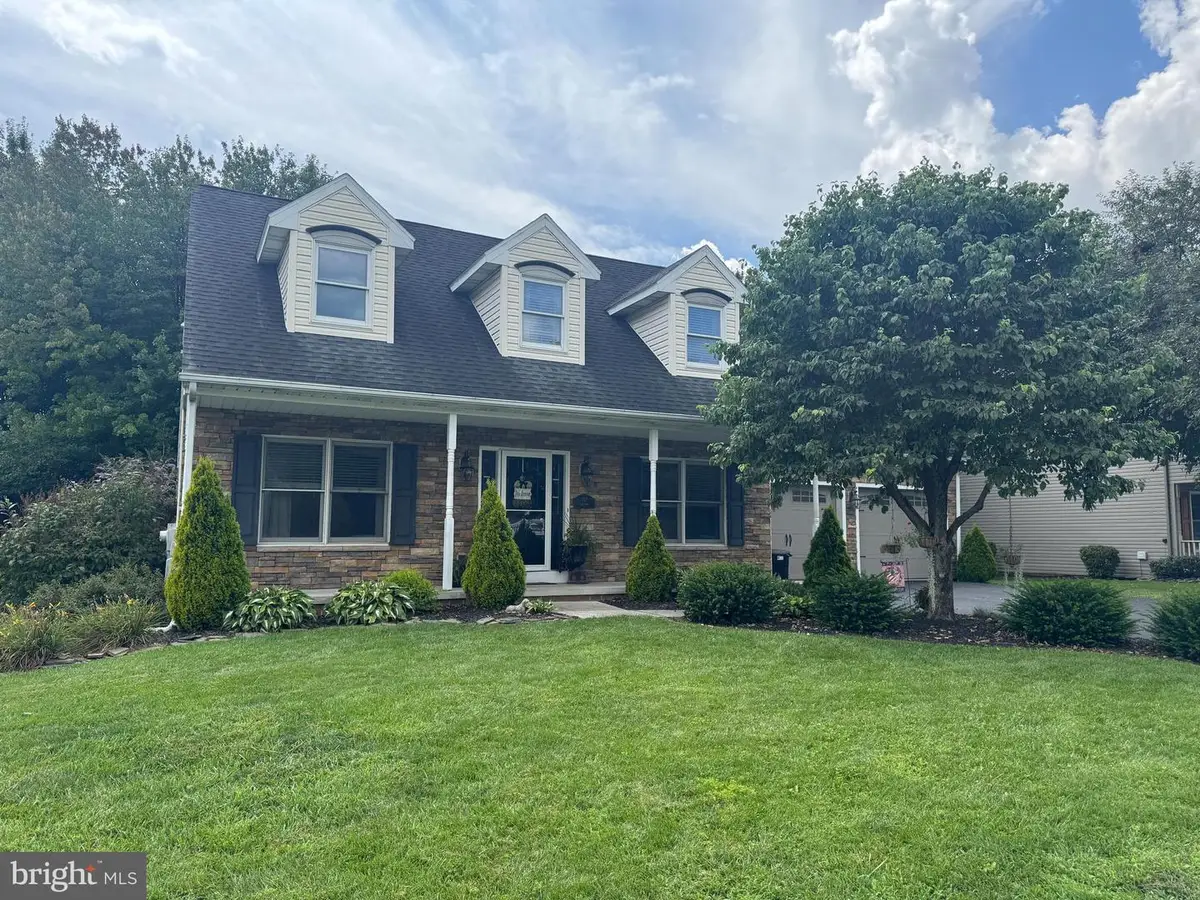 717 Ash Dr, Hanover, PA 17331 - #1