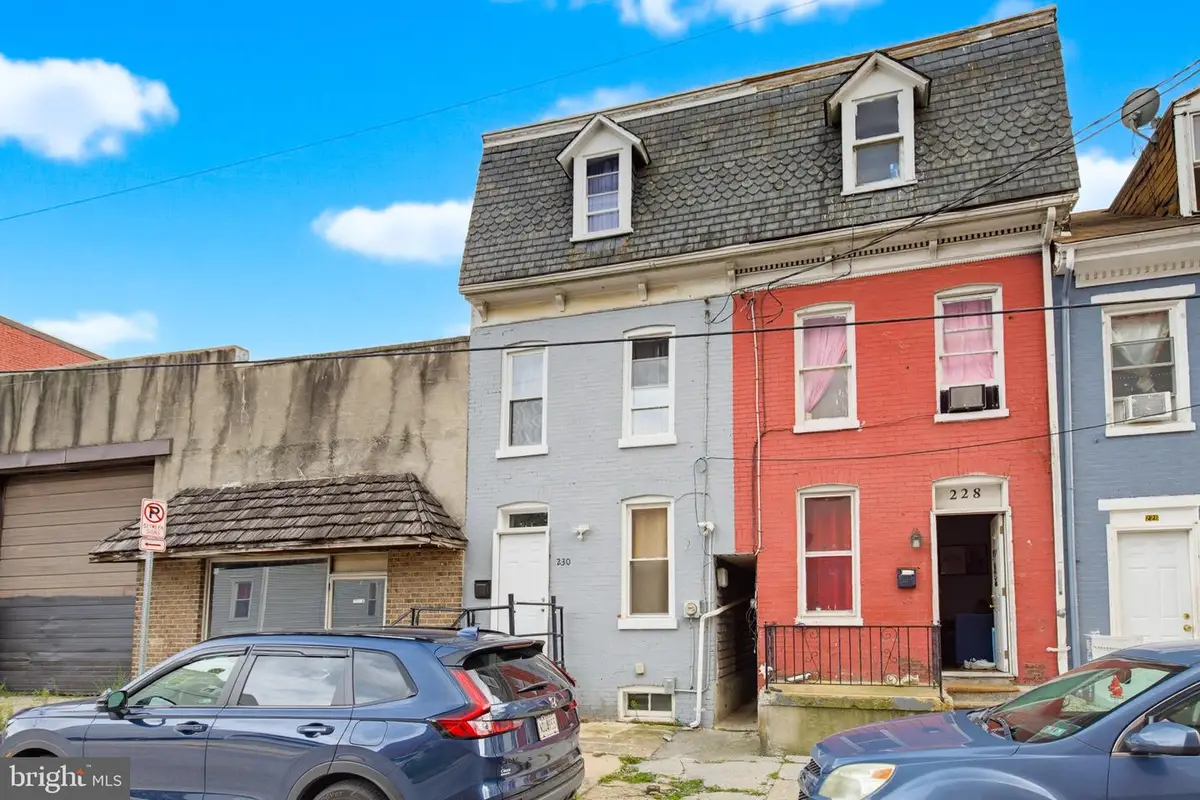 230 E Poplar St, York, PA 17403 - #1