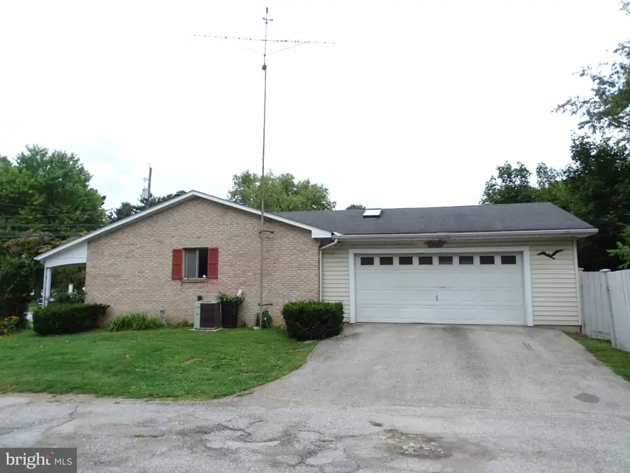 576 Grant Dr, Hanover, PA 17331 - #3