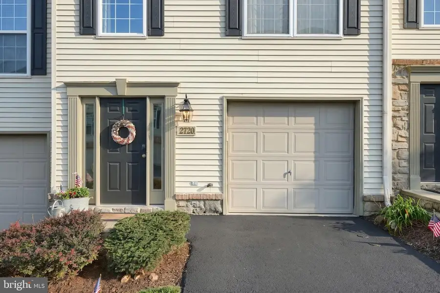 2720 Hunt Club Dr #4, York, PA 17402 - #2