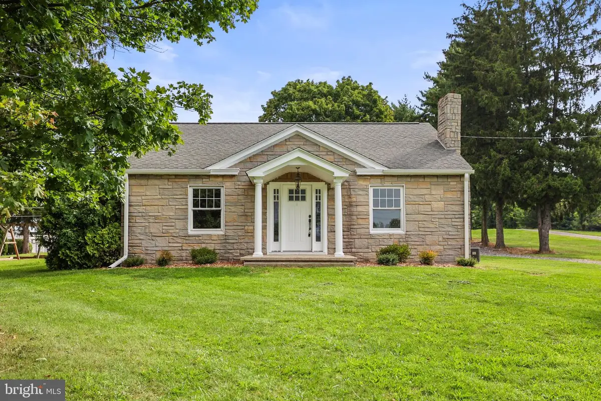3005 Windsor Rd, Red Lion, PA 17356 - #1