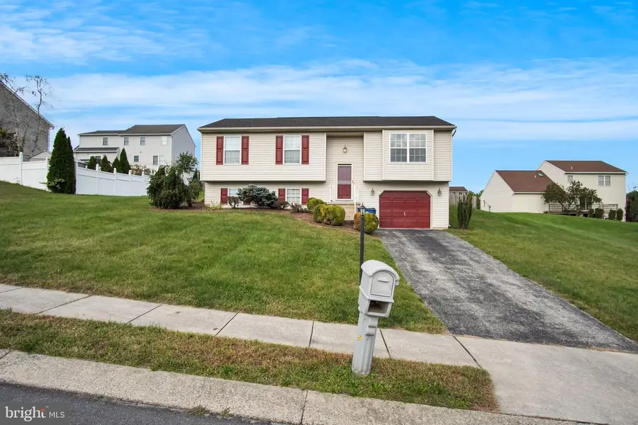 160 Asbury Ct, Mount Wolf, PA 17347 - #2